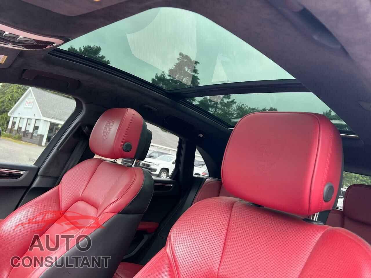 PORSCHE MACAN 2016 - WP1AF2A54GLB91325