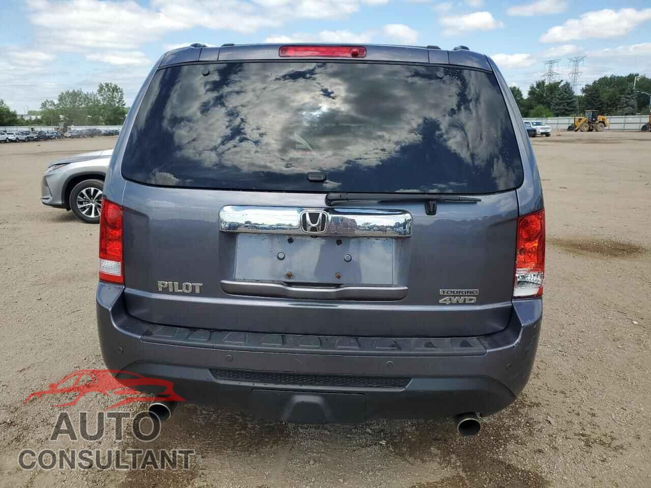 HONDA PILOT 2015 - 5FNYF4H90FB017385
