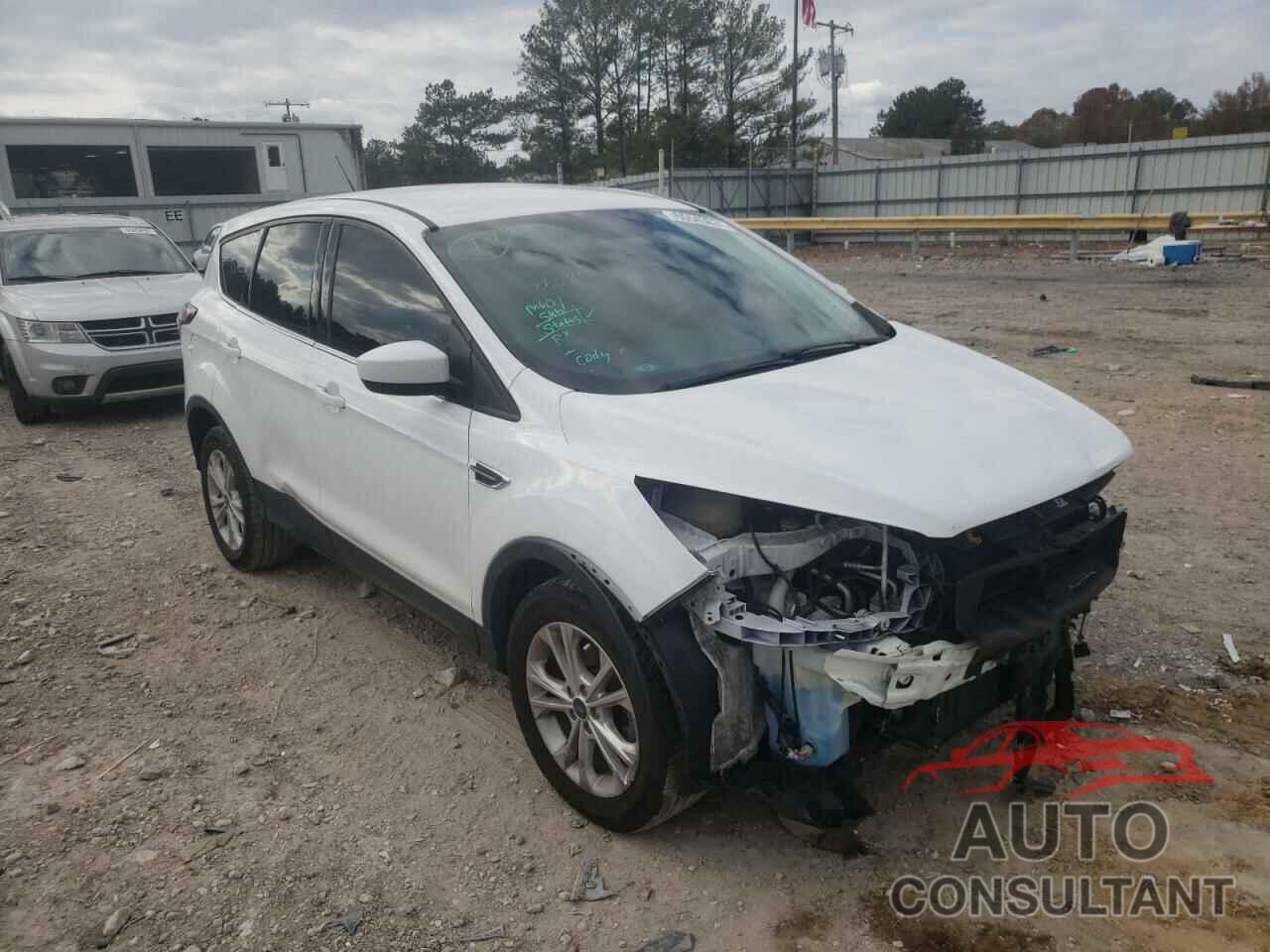 FORD ESCAPE 2017 - 1FMCU0GD3HUC43795