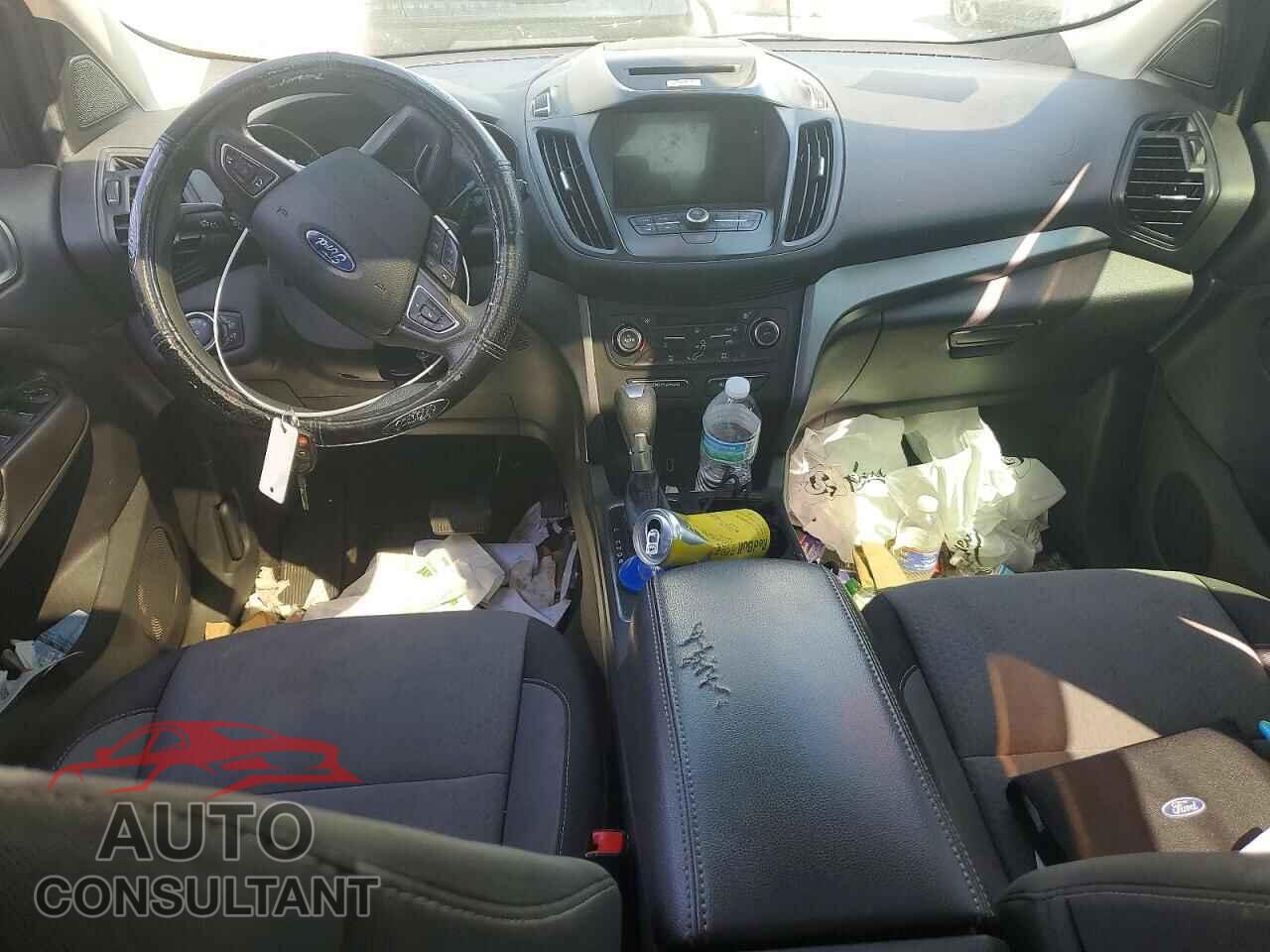 FORD ESCAPE 2017 - 1FMCU0GD0HUB86830