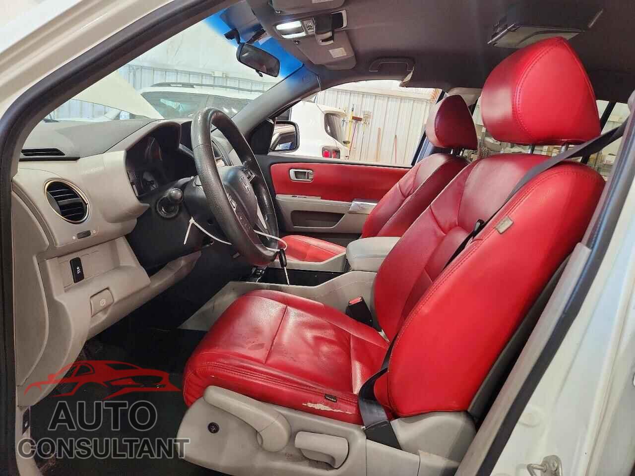 HONDA PILOT 2015 - 5FNYF4H26FB019340