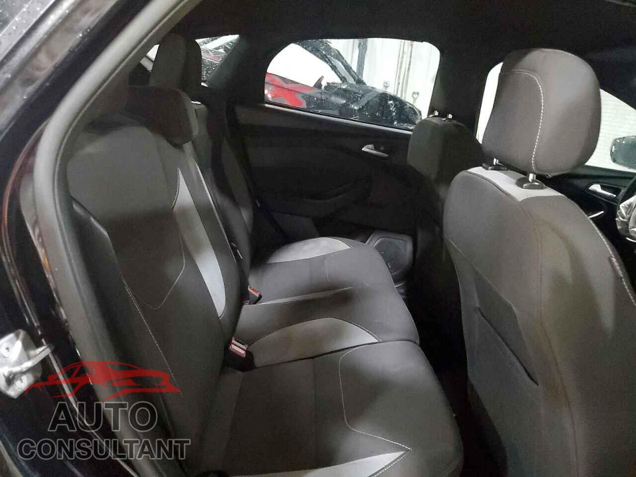 FORD FOCUS 2017 - 1FADP3L96HL221983