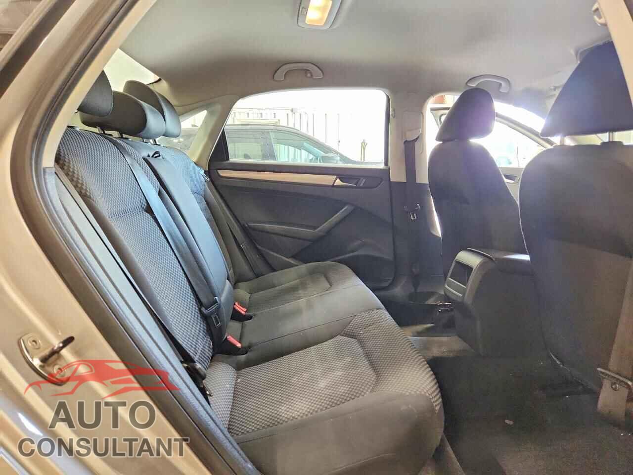 VOLKSWAGEN PASSAT 2012 - 1VWAP7A33CC039408