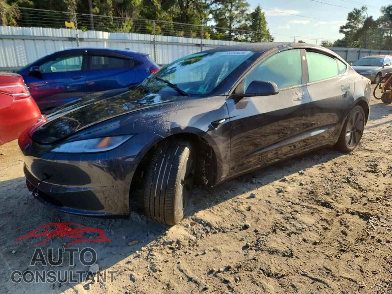 TESLA MODEL 3 2025 - 5YJ3E1EAXSF051158