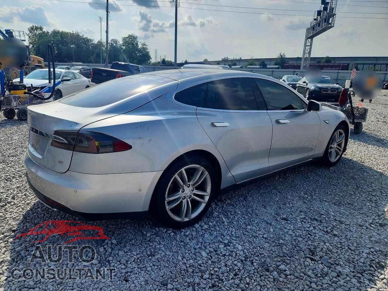 TESLA MODEL S 2014 - 5YJSA1H12EFP61016