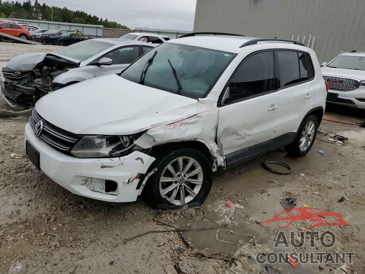 VOLKSWAGEN TIGUAN 2017 - WVGBV7AX7HK049240