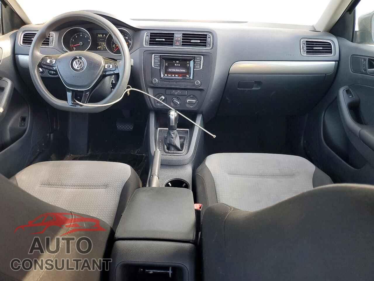 VOLKSWAGEN JETTA 2017 - 3VW2B7AJ9HM211514
