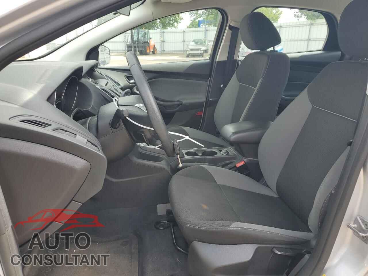 FORD FOCUS 2014 - 1FADP3F2XEL148336