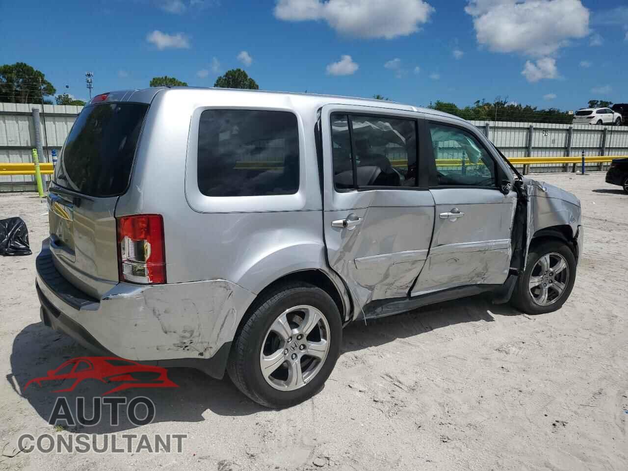 HONDA PILOT 2015 - 5FNYF3H51FB019251