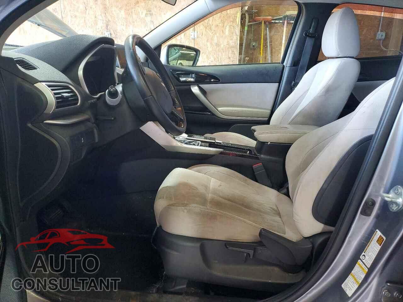 MITSUBISHI ECLIPSE 2018 - JA4AT5AA5JZ040355
