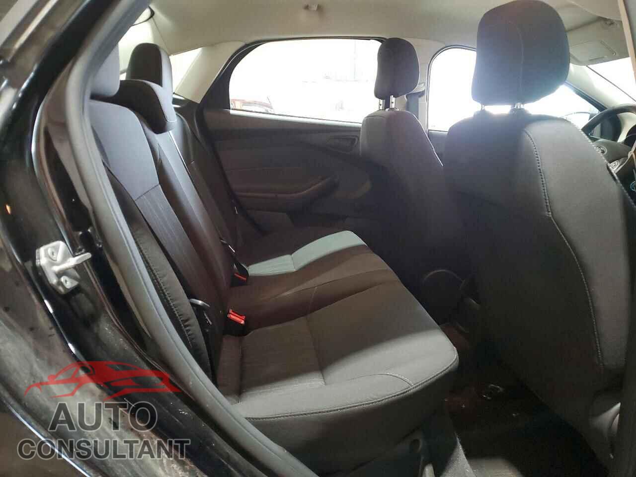 FORD FOCUS 2017 - 1FADP3E25HL220887