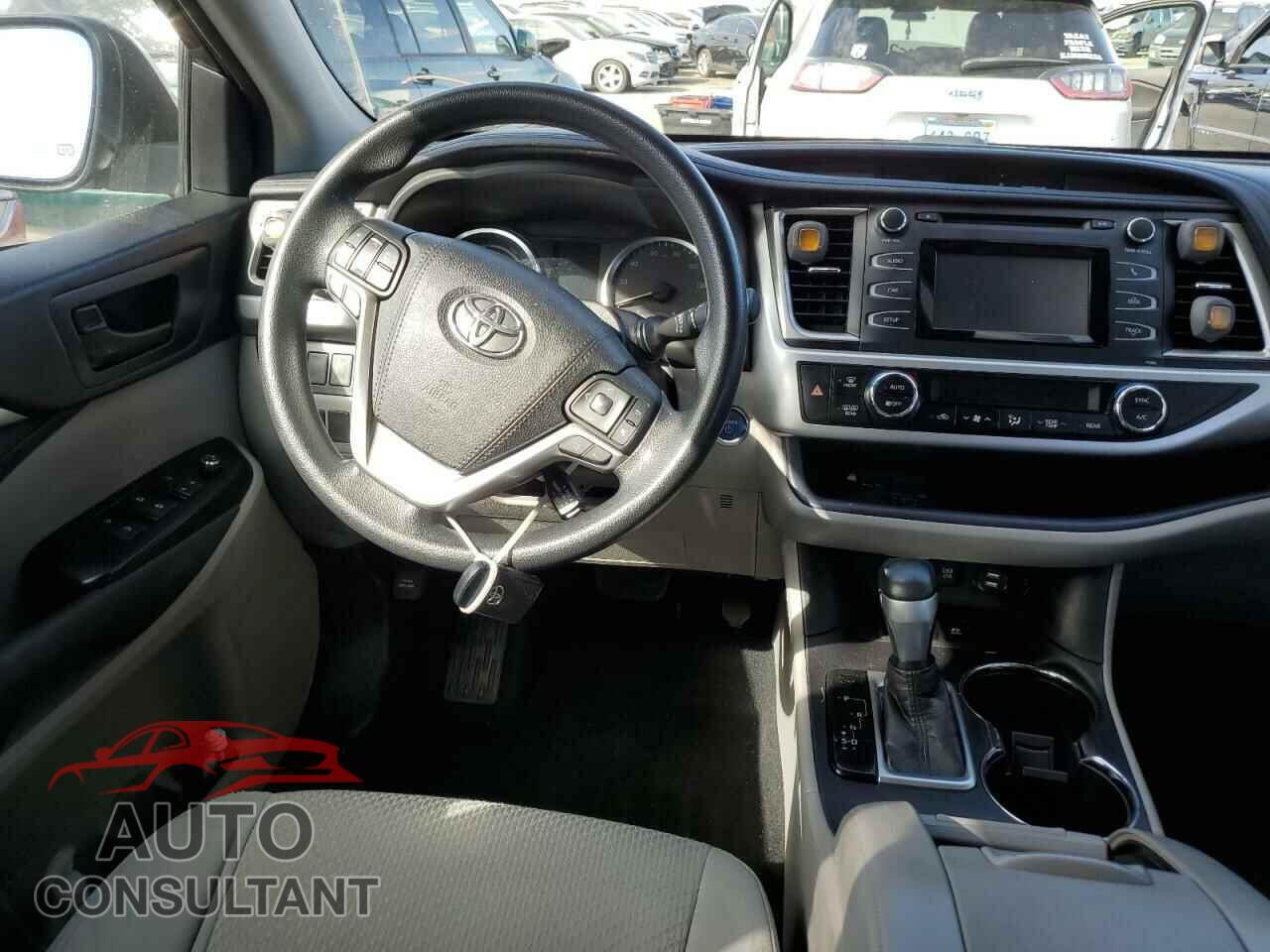TOYOTA HIGHLANDER 2018 - 5TDBGRFH7JS044212