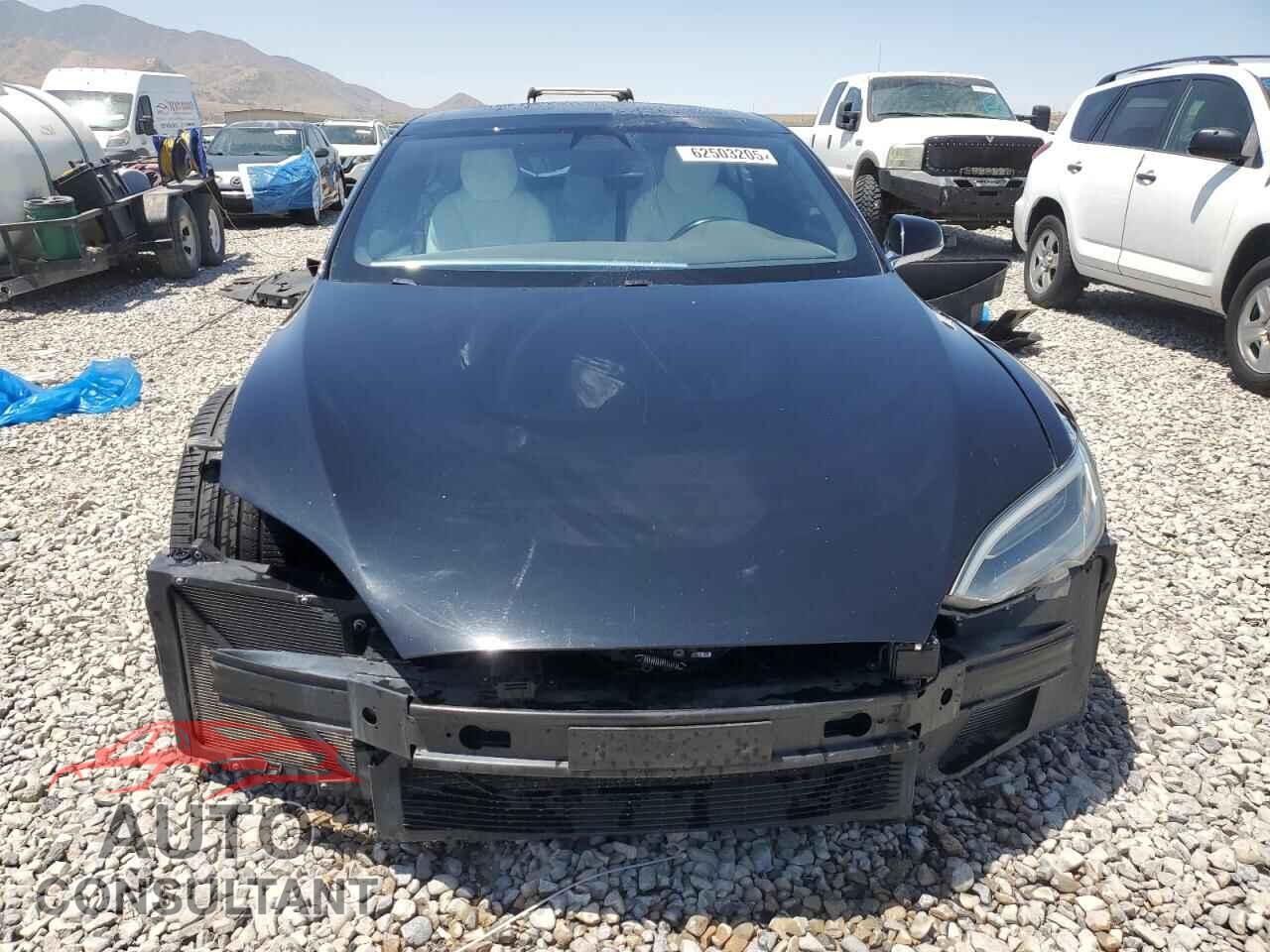 TESLA MODEL S 2017 - 5YJSA1E23HF203001