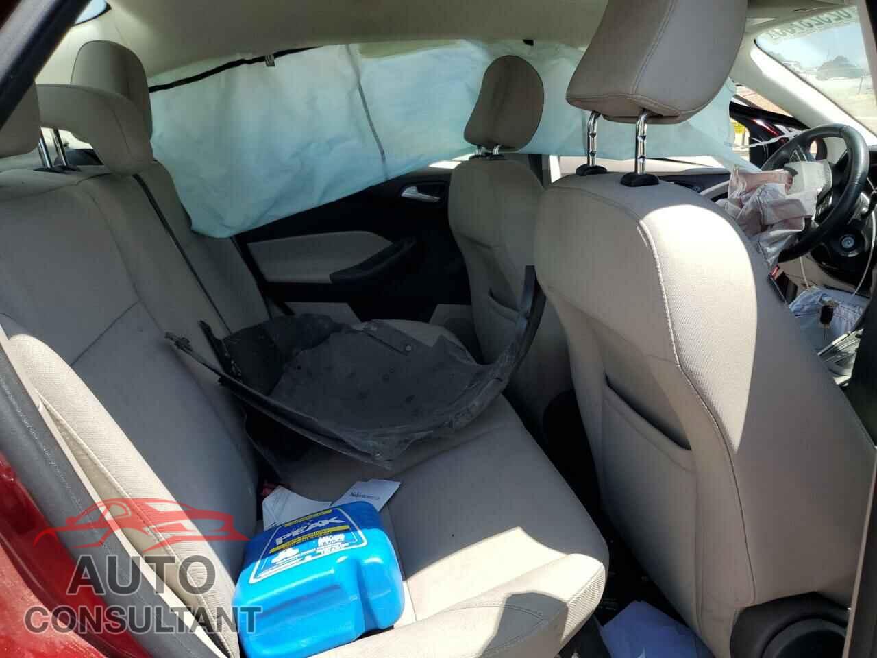 FORD FOCUS 2015 - 1FADP3F22FL369950