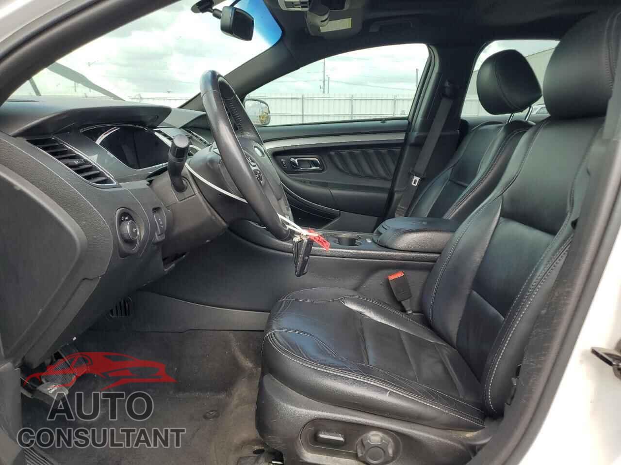 FORD TAURUS 2018 - 1FAHP2E84JG109262