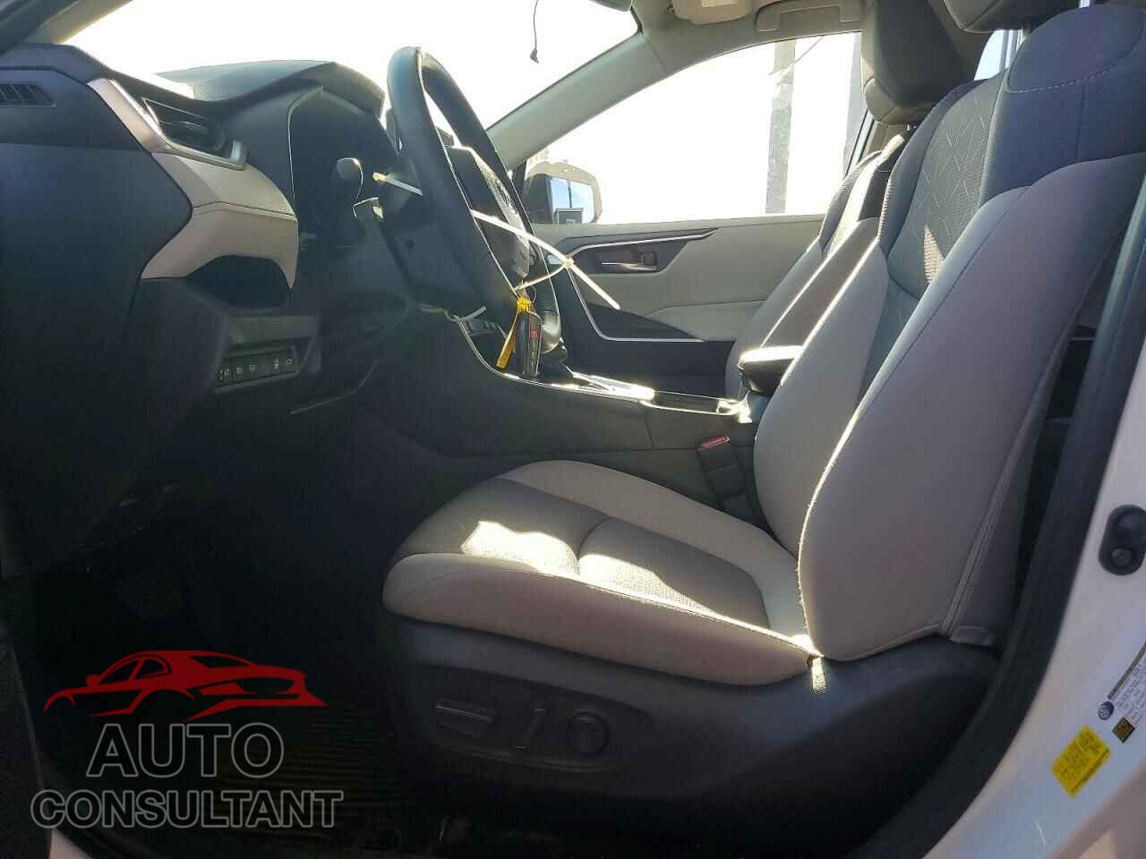 TOYOTA RAV4 2024 - JTMP1RFV6RD109359