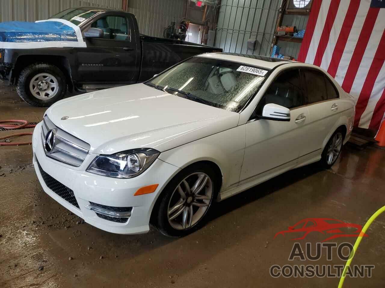 MERCEDES-BENZ C-CLASS 2012 - WDDGF8BB9CR232838
