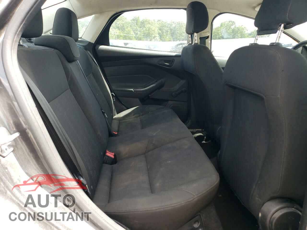 FORD FOCUS 2015 - 1FADP3E20FL311465