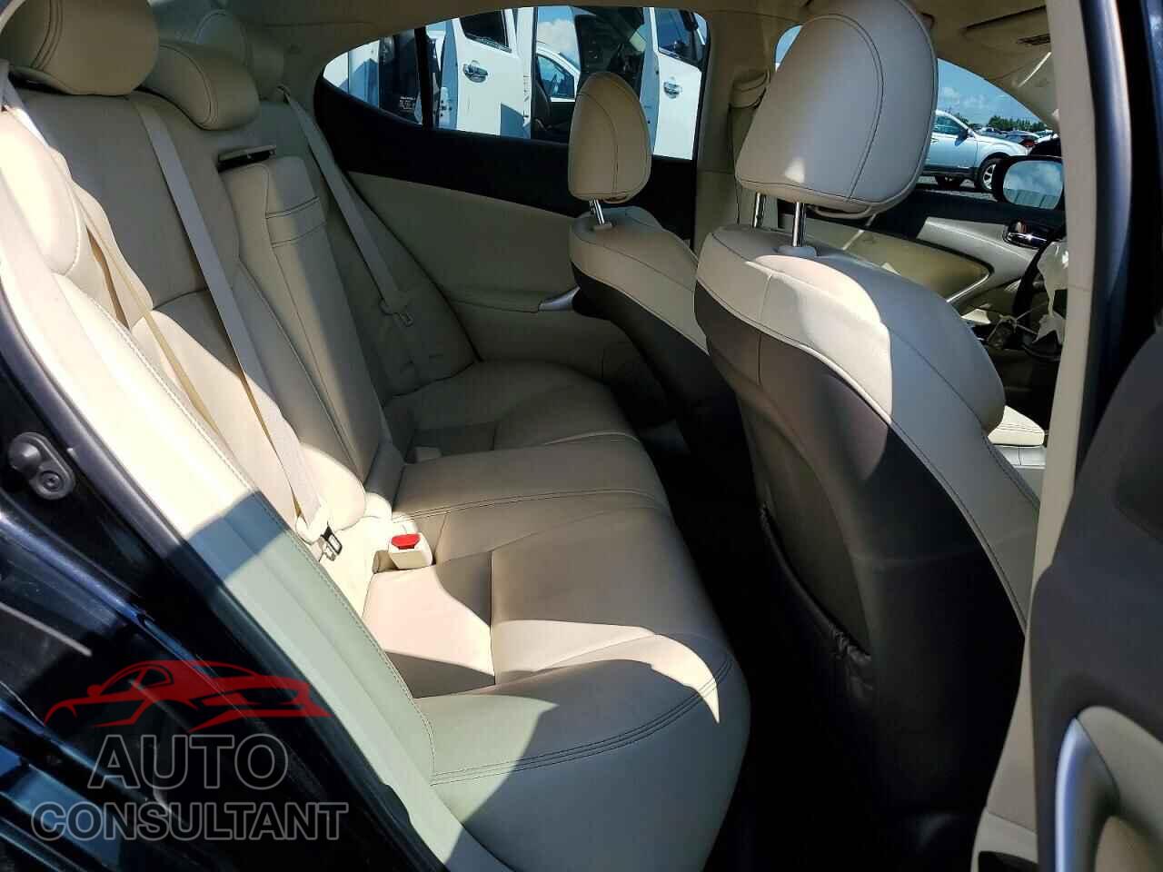 LEXUS IS 2012 - JTHCF5C2XC5059519