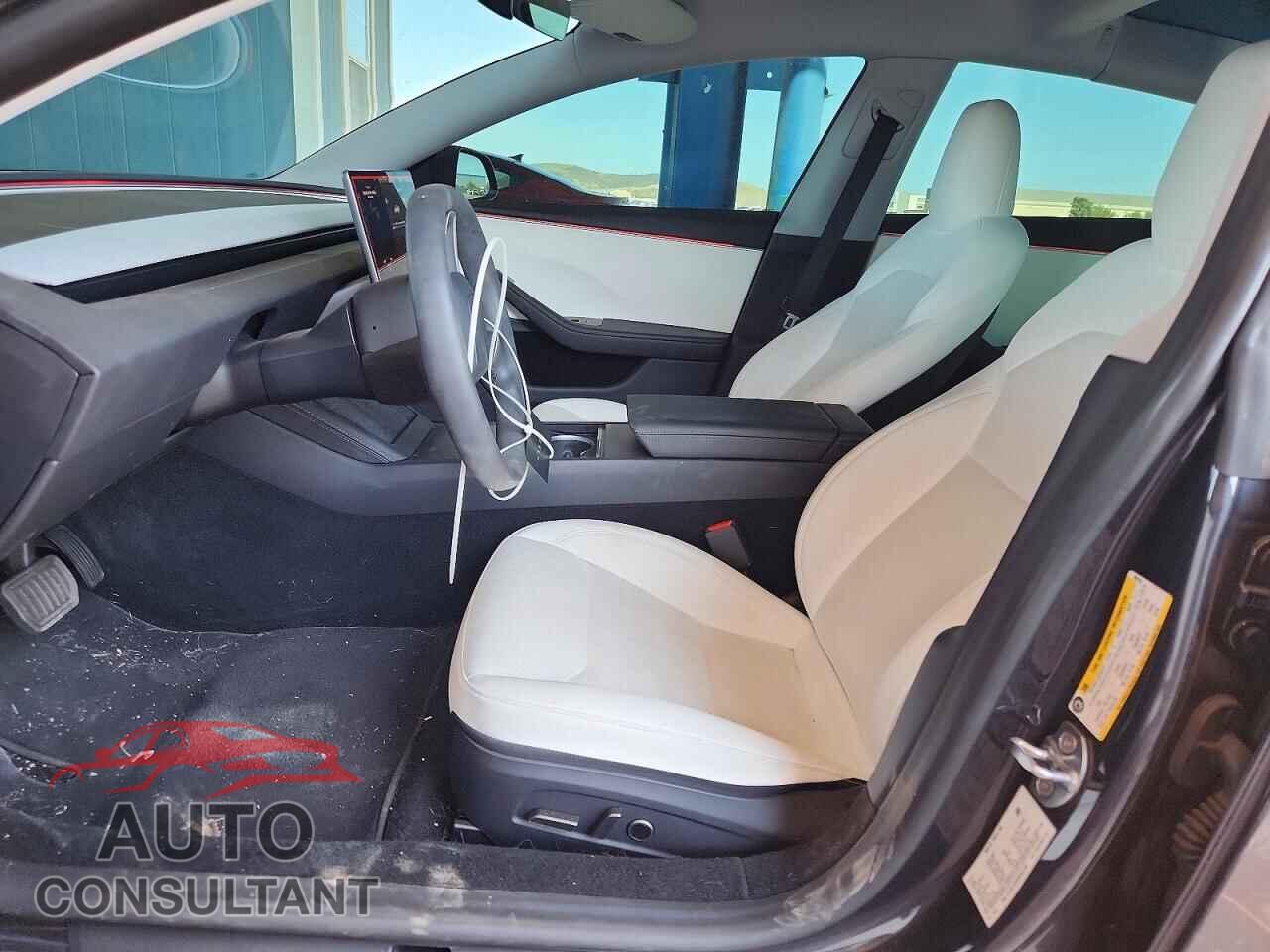 TESLA MODEL 3 2025 - 5YJ3E1EB2SF068769