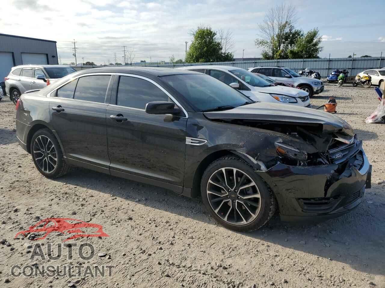 FORD TAURUS 2018 - 1FAHP2E87JG108932