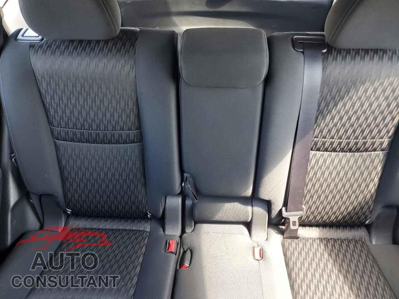 NISSAN ROGUE 2017 - KNMAT2MT7HP547815