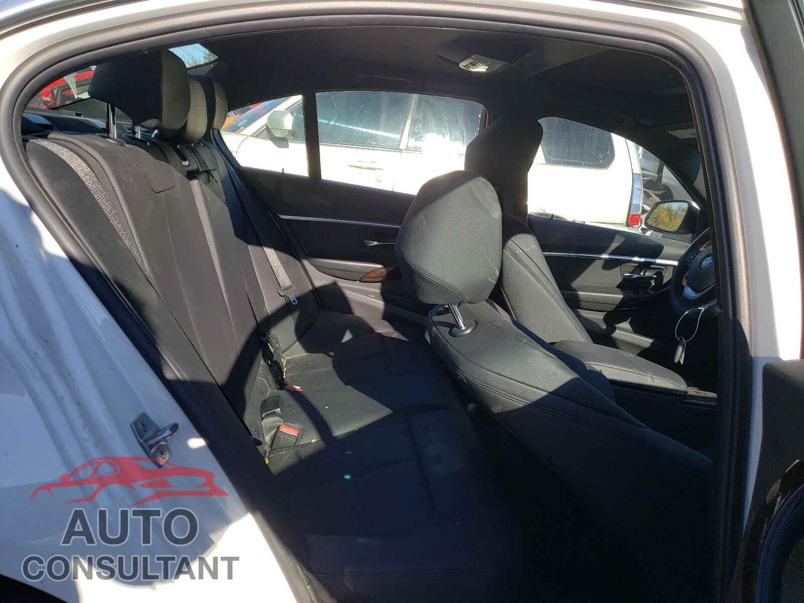 BMW 3 SERIES 2017 - WBA8D9G33HNU64679