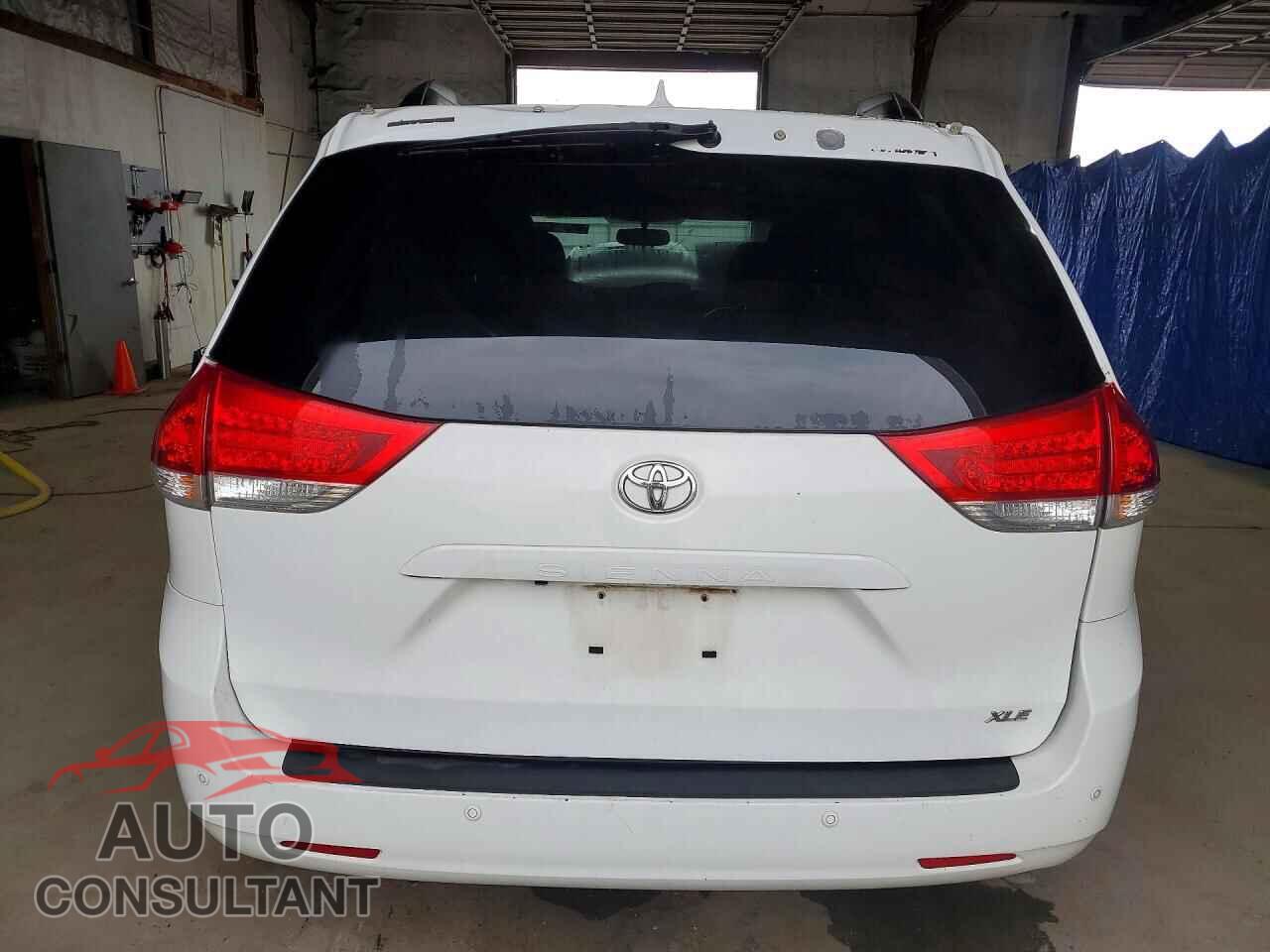 TOYOTA SIENNA 2011 - 5TDYK3DC2BS011472