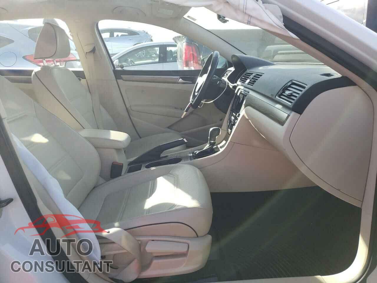 VOLKSWAGEN PASSAT 2017 - 1VWBT7A34HC013164