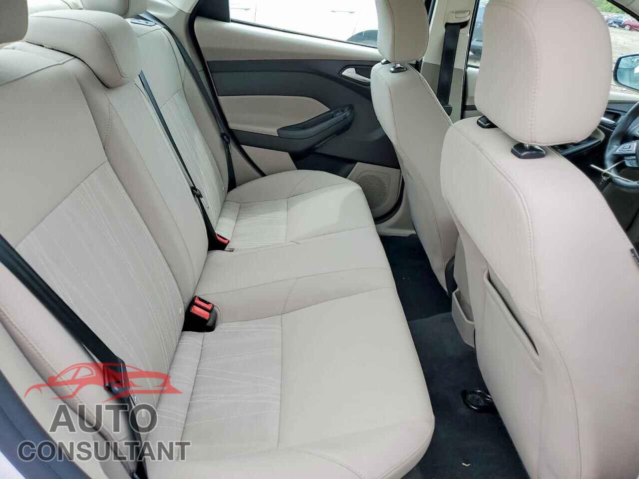 FORD FOCUS 2016 - 1FADP3F23GL239080