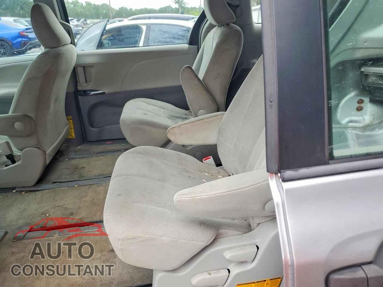 TOYOTA SIENNA 2012 - 5TDZK3DC3CS244458