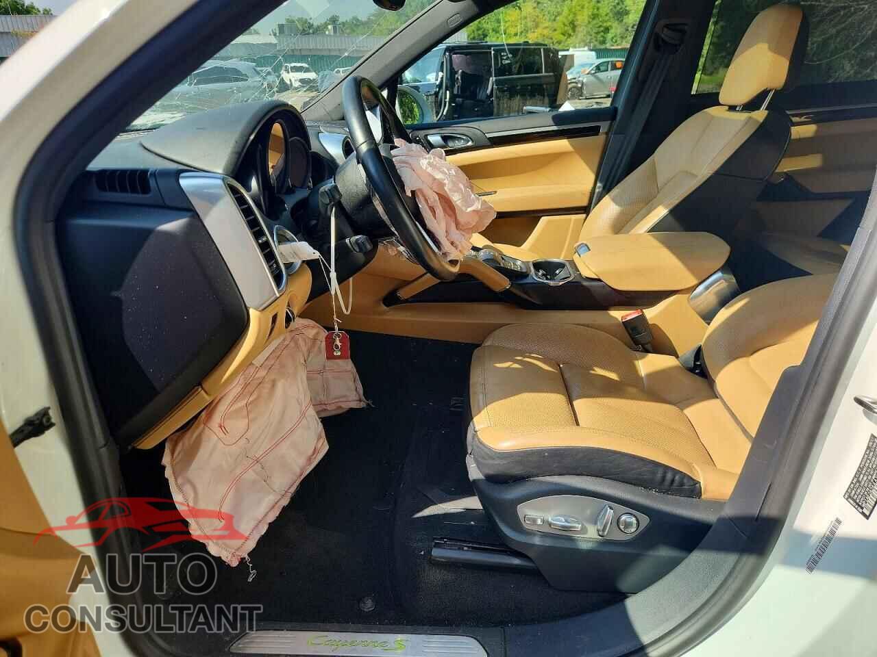 PORSCHE CAYENNE 2018 - WP1AE2A28JLA71463