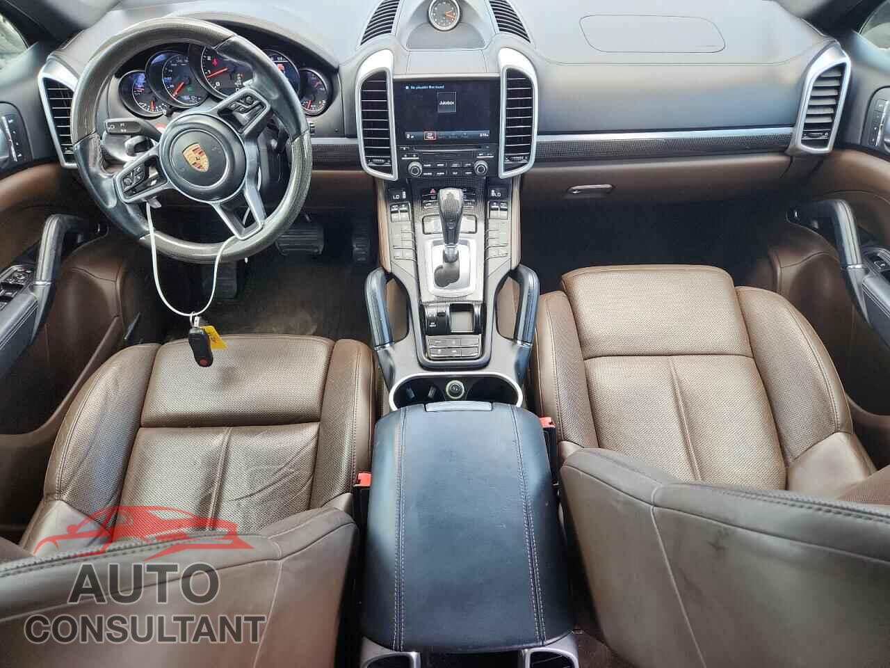 PORSCHE CAYENNE 2017 - WP1AA2A23HKA84715