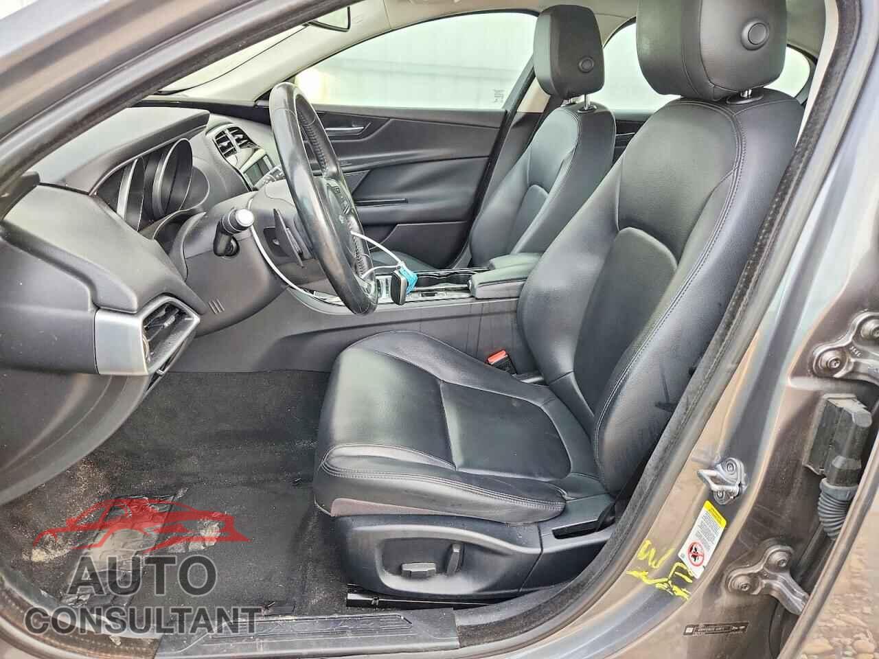 JAGUAR XE 2017 - SAJAD4BG9HA971659