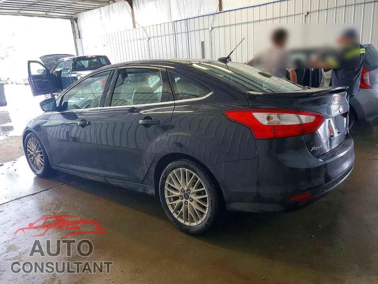 FORD FOCUS 2014 - 1FADP3J23EL275789