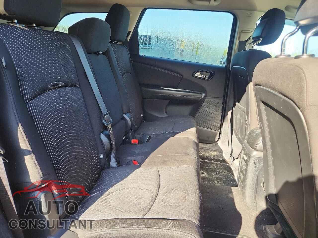 DODGE JOURNEY 2015 - 3C4PDCCB0FT600661