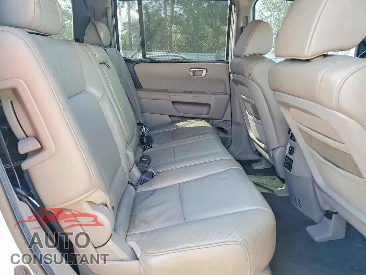 HONDA PILOT 2011 - 5FNYF3H99BB044573