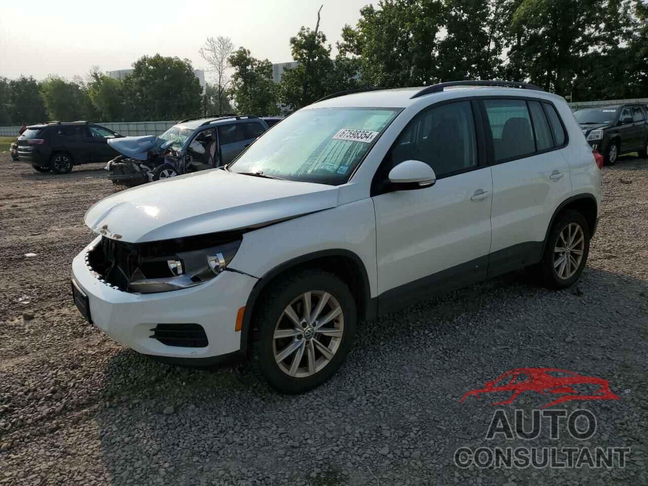 VOLKSWAGEN TIGUAN 2017 - WVGBV7AXXHK047353