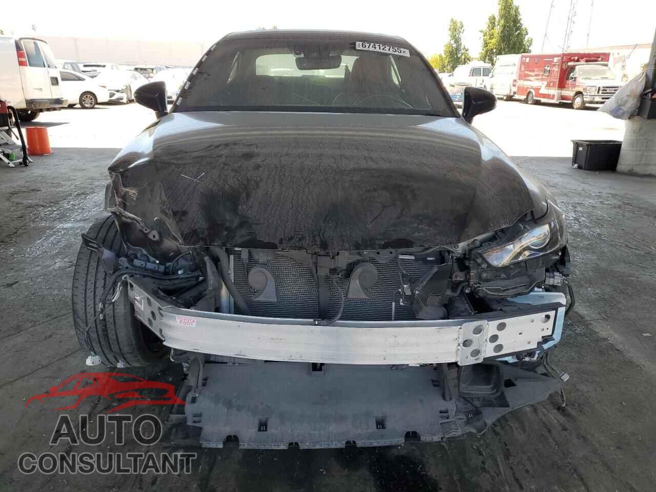 LEXUS IS 2018 - JTHBA1D26J5075828