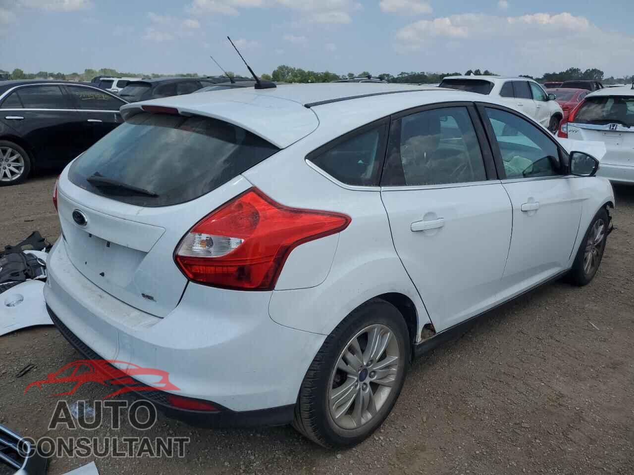 FORD FOCUS 2012 - 1FAHP3M24CL266240