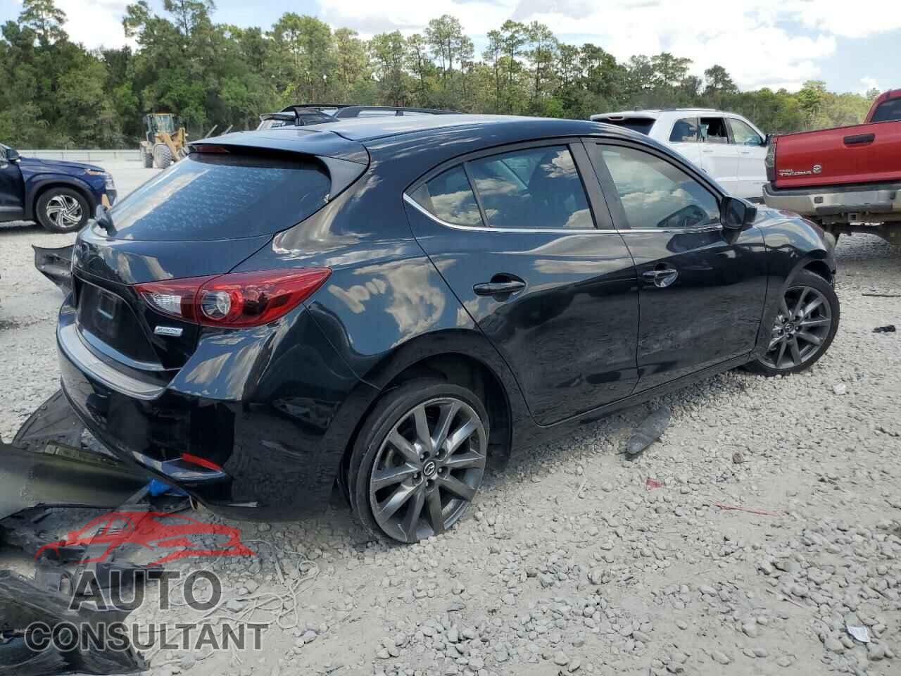 MAZDA 3 2018 - 3MZBN1M37JM163518