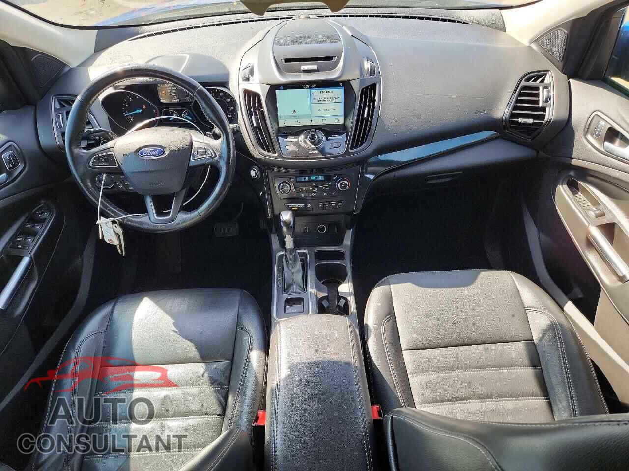 FORD ESCAPE 2017 - 1FMCU9JD6HUC16796