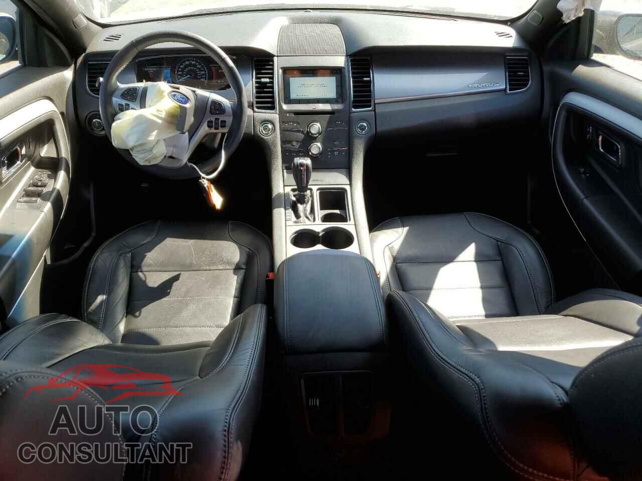 FORD TAURUS 2018 - 1FAHP2E89JG118832
