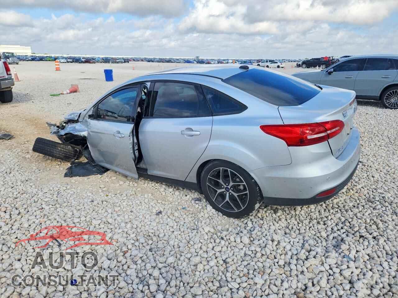 FORD FOCUS 2017 - 1FADP3H21HL237245