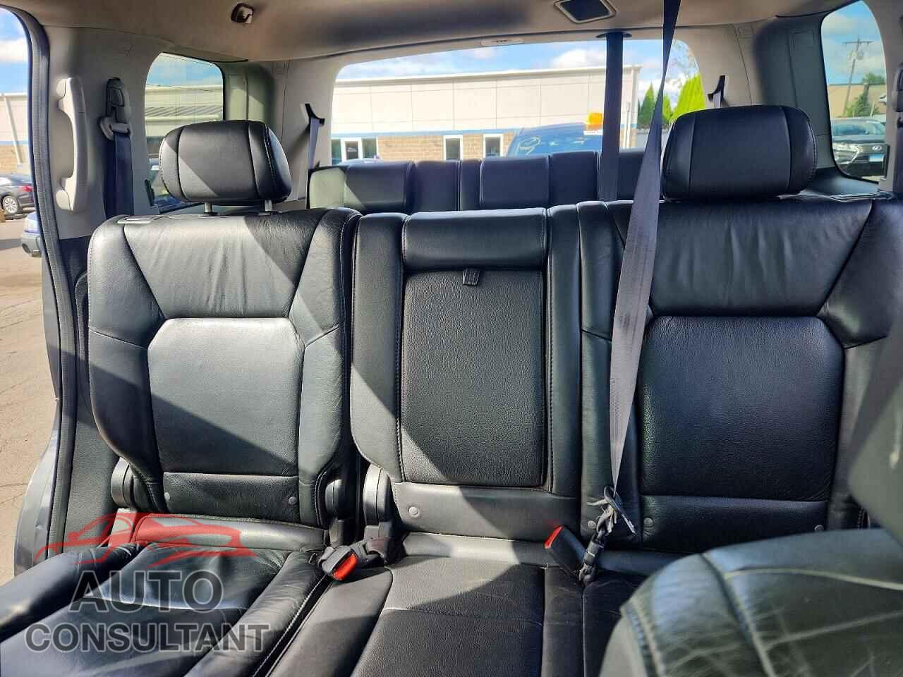 HONDA PILOT 2011 - 5FNYF4H50BB076587