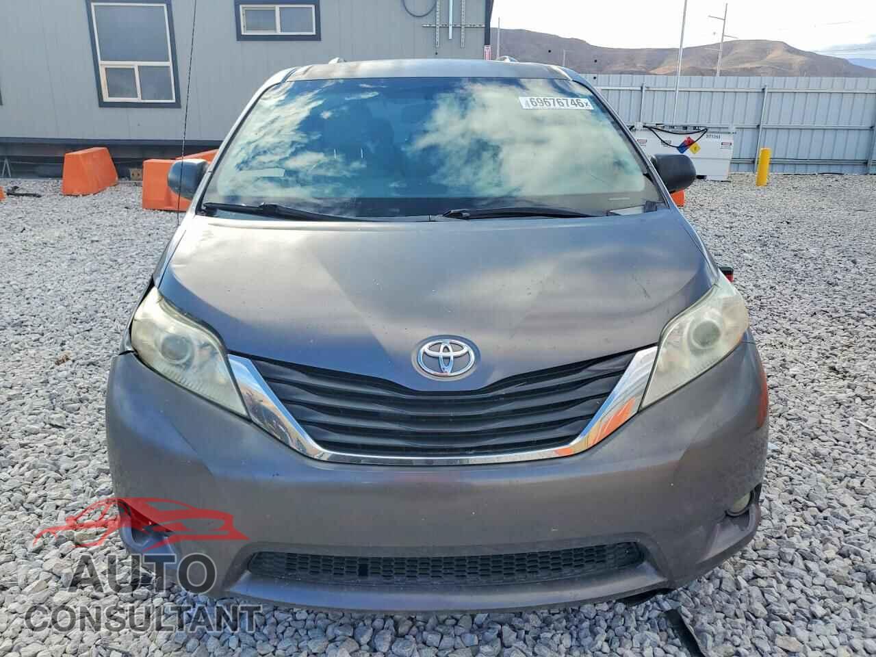 TOYOTA SIENNA 2013 - 5TDKK3DC8DS288989