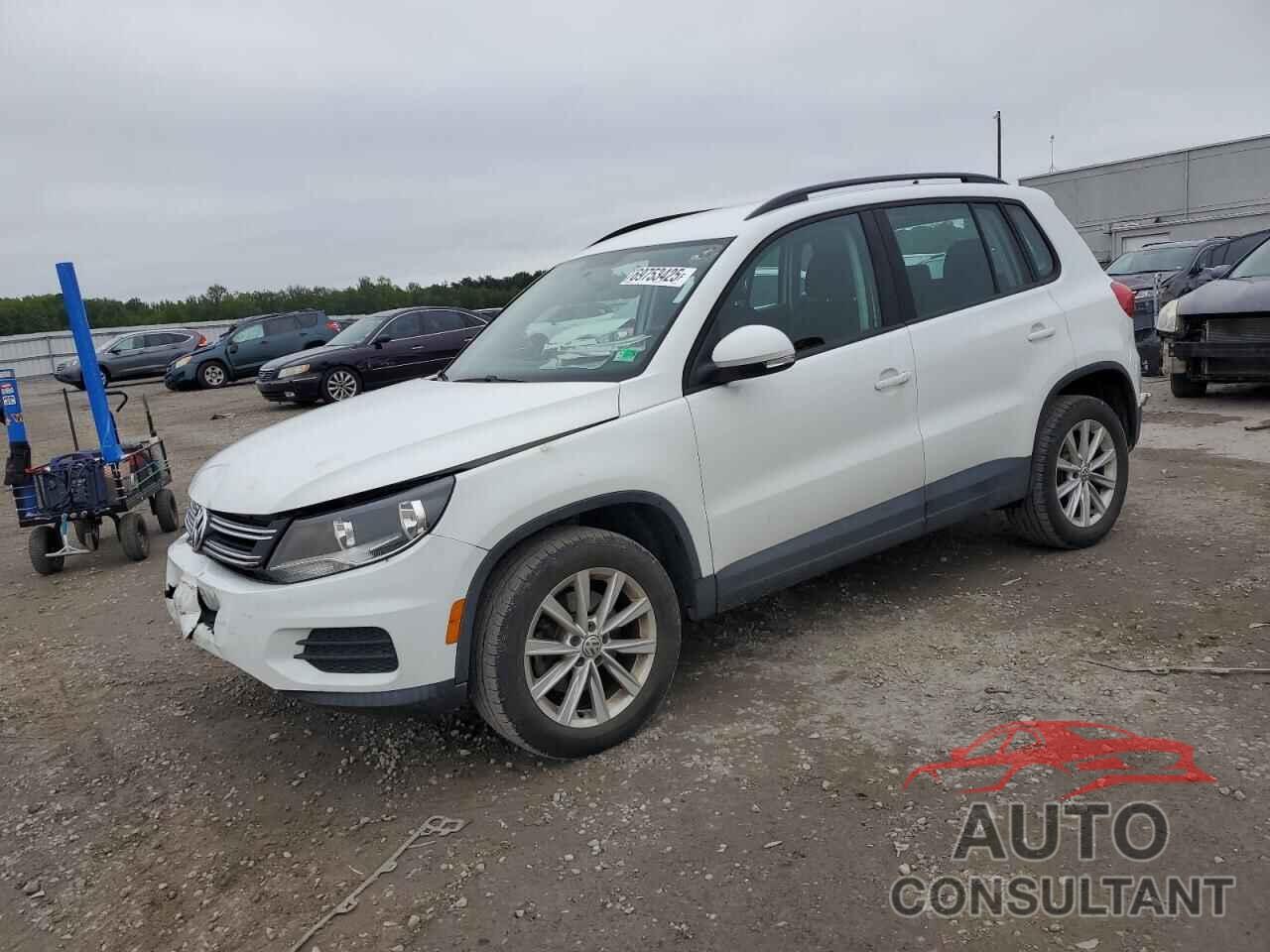 VOLKSWAGEN TIGUAN 2017 - WVGBV7AX1HK042526