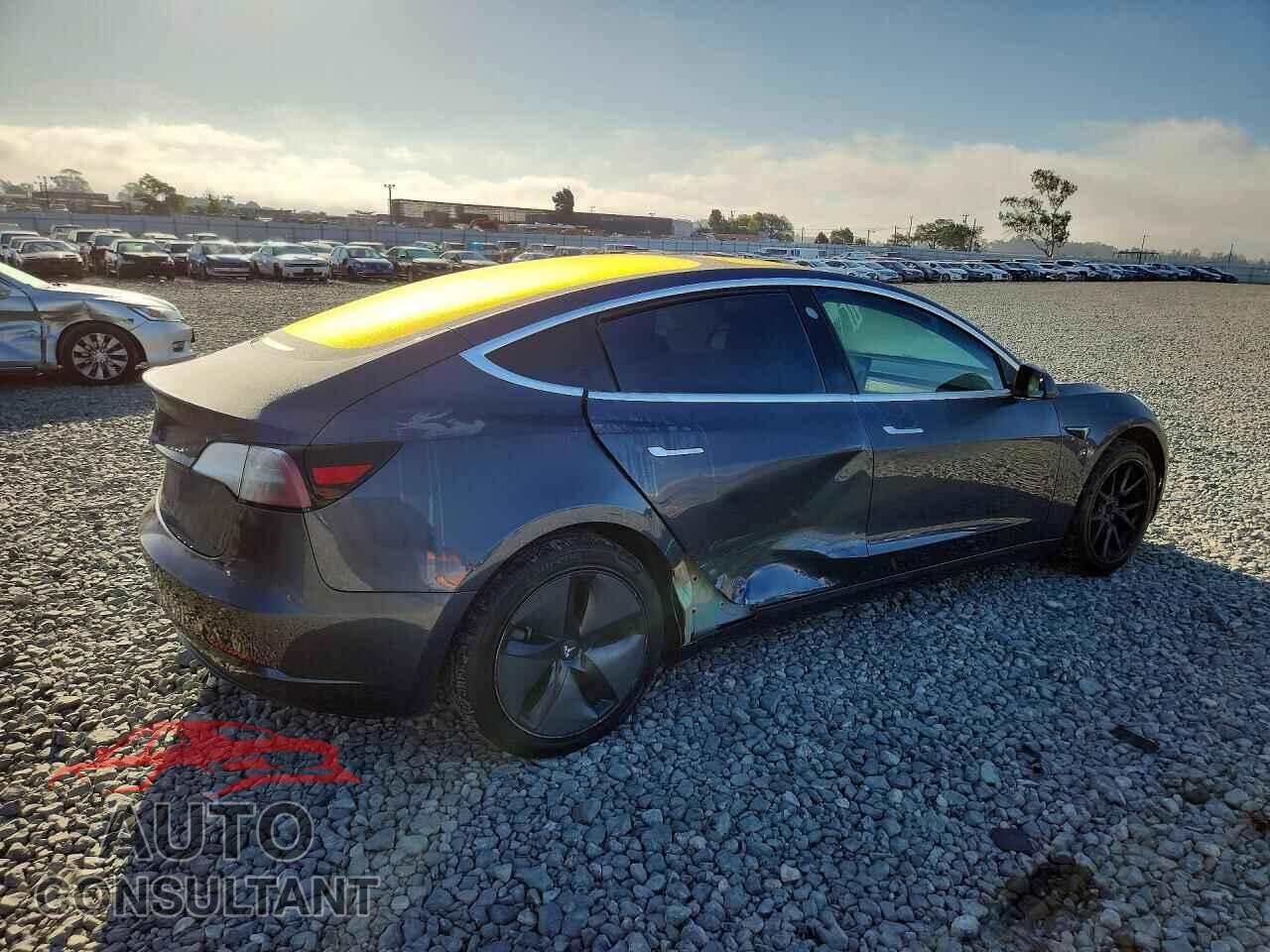 TESLA MODEL 3 2018 - 5YJ3E1EA1JF037471