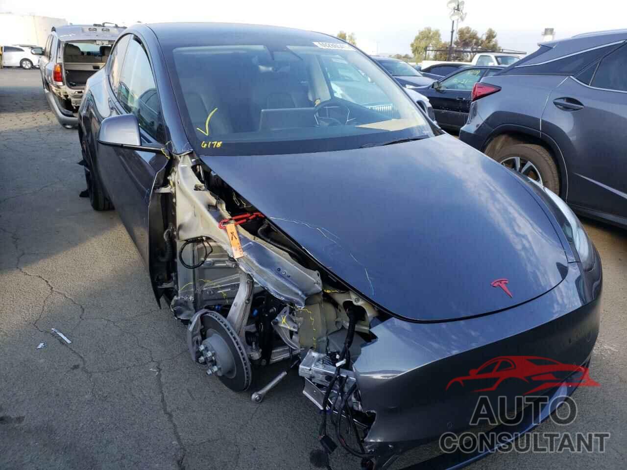 TESLA MODEL Y 2021 - 5YJYGDEE8MF274905