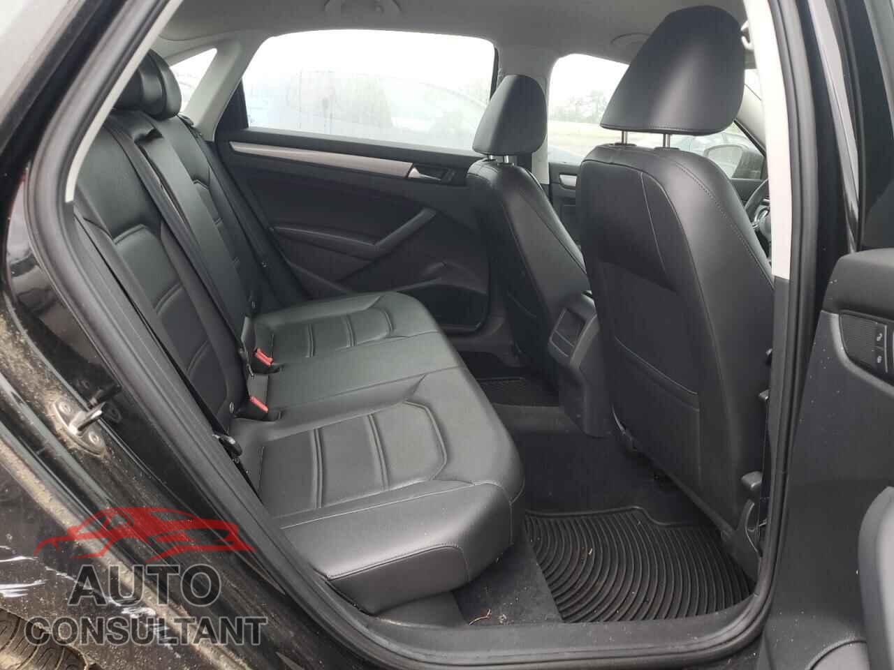 VOLKSWAGEN PASSAT 2013 - 1VWAP7A33DC142393